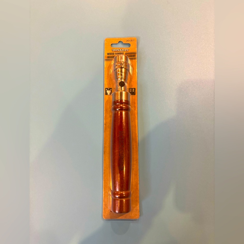 Wood handle magnetic pickup light.xm-17